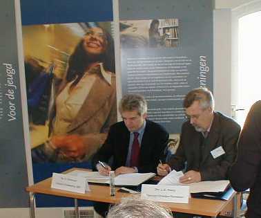 ondertekening glasvezelproject
